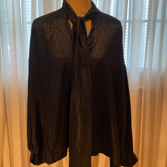 BALENCIAGA fabulously designed blouse brand new size 4